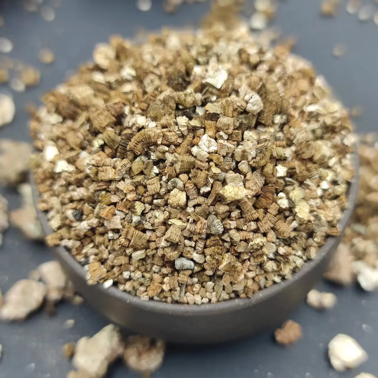 Hot Sale Expanded Vermiculite Perlite 20-40mesh Vermiculite Powder for Nursery Substrate Gardening Planting