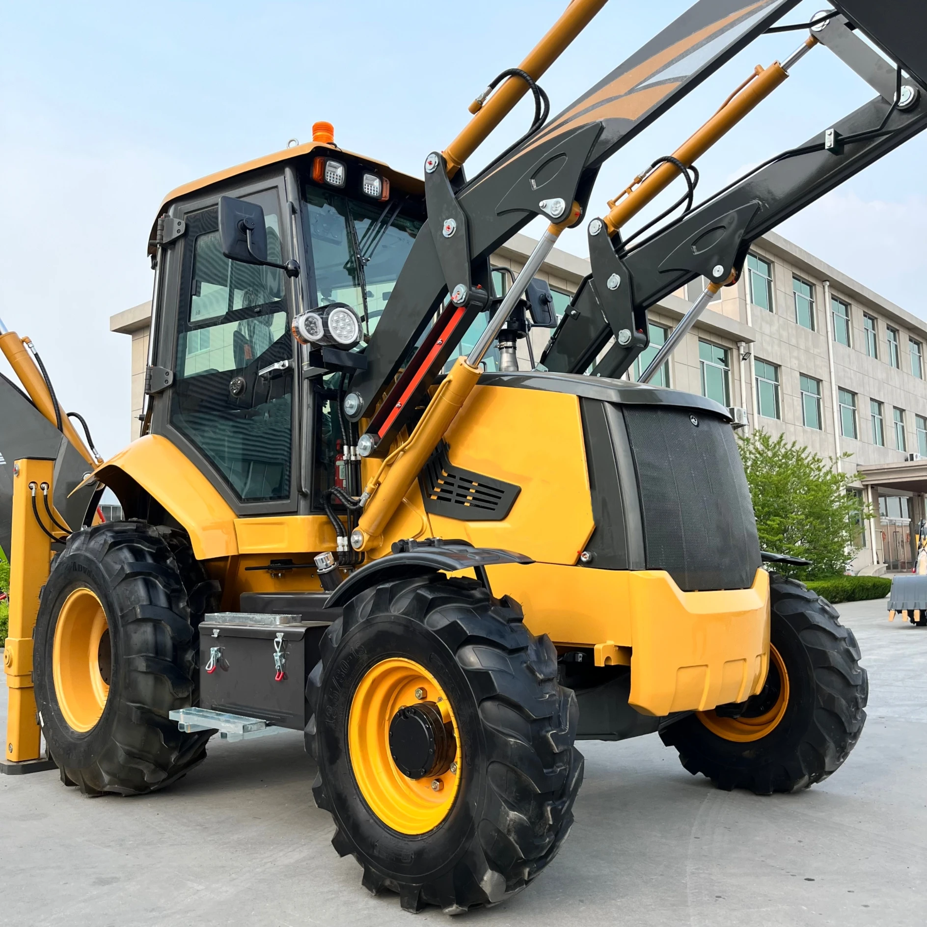 China New Strong 2.5 Ton-10Ton Tractor Backhoe Loader 4x4 Wheel Drive Front Loader Bucket Attachment 1 Year Warranty for Sale