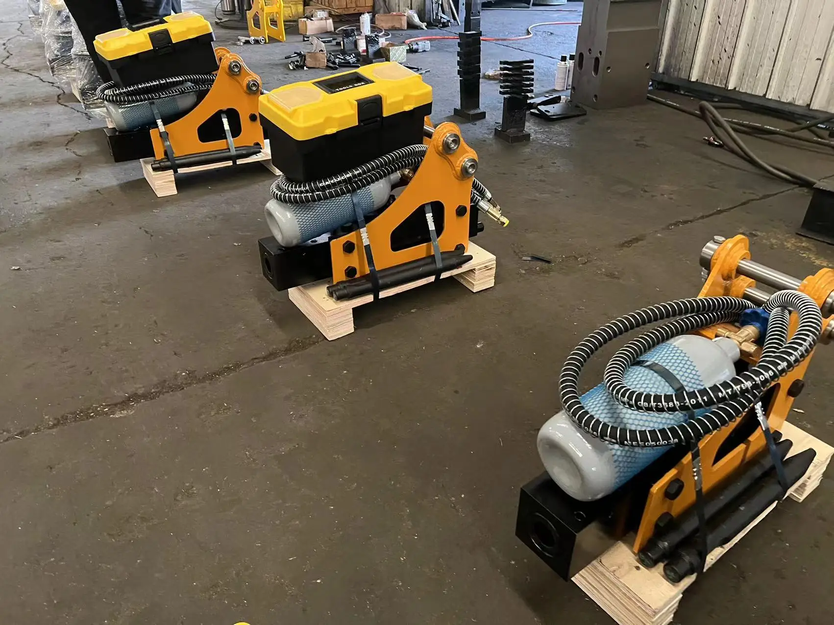 Small excavator, micro excavation uses hydraulic breaker hammer SB10/SB20 for demolition and crushingStrong blow