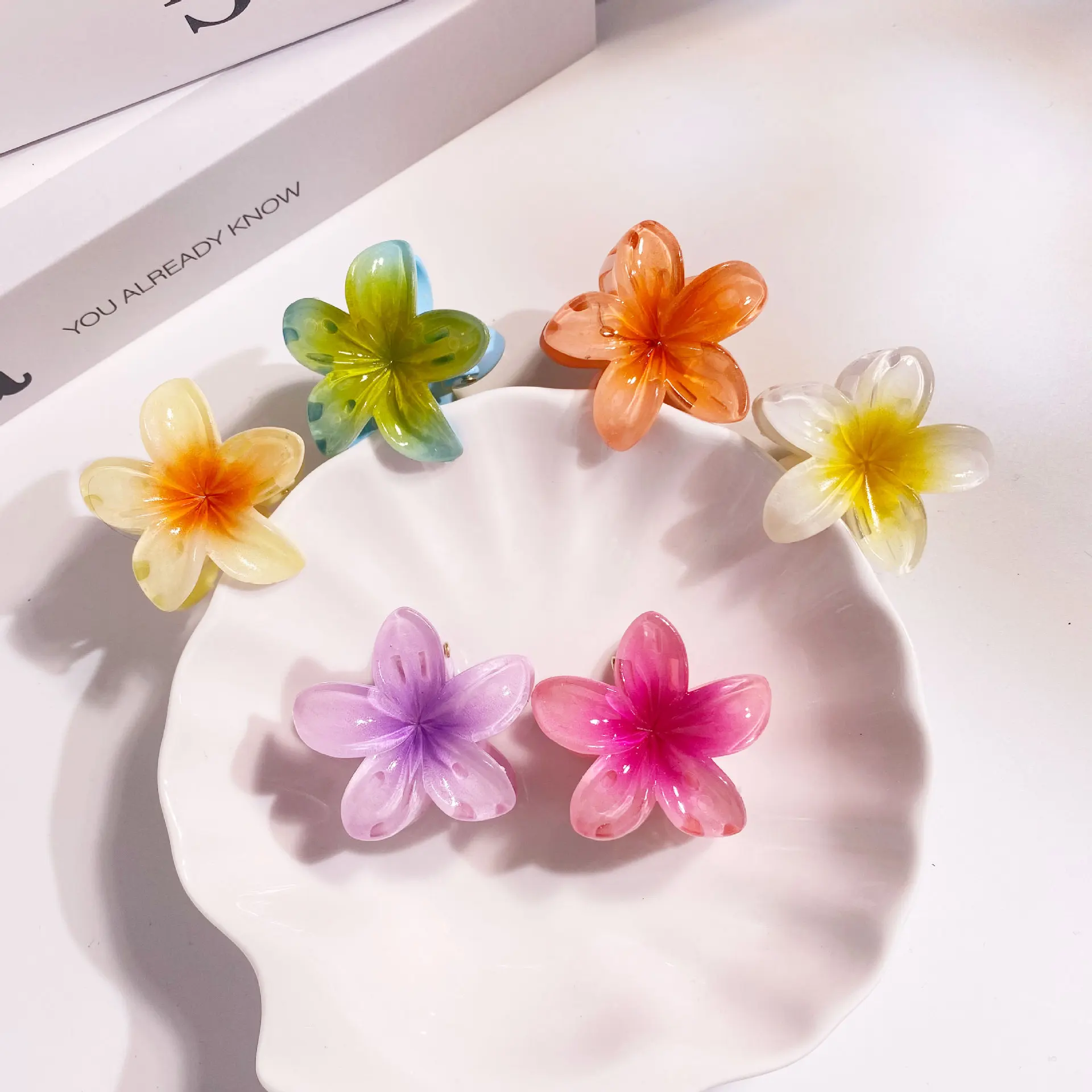 GEERDEN New Fashion Design Summer Frangipani Hair Grip 4cm Girls Mini Flower Hair Clips Beach Holiday Resin Mini Flower Claw