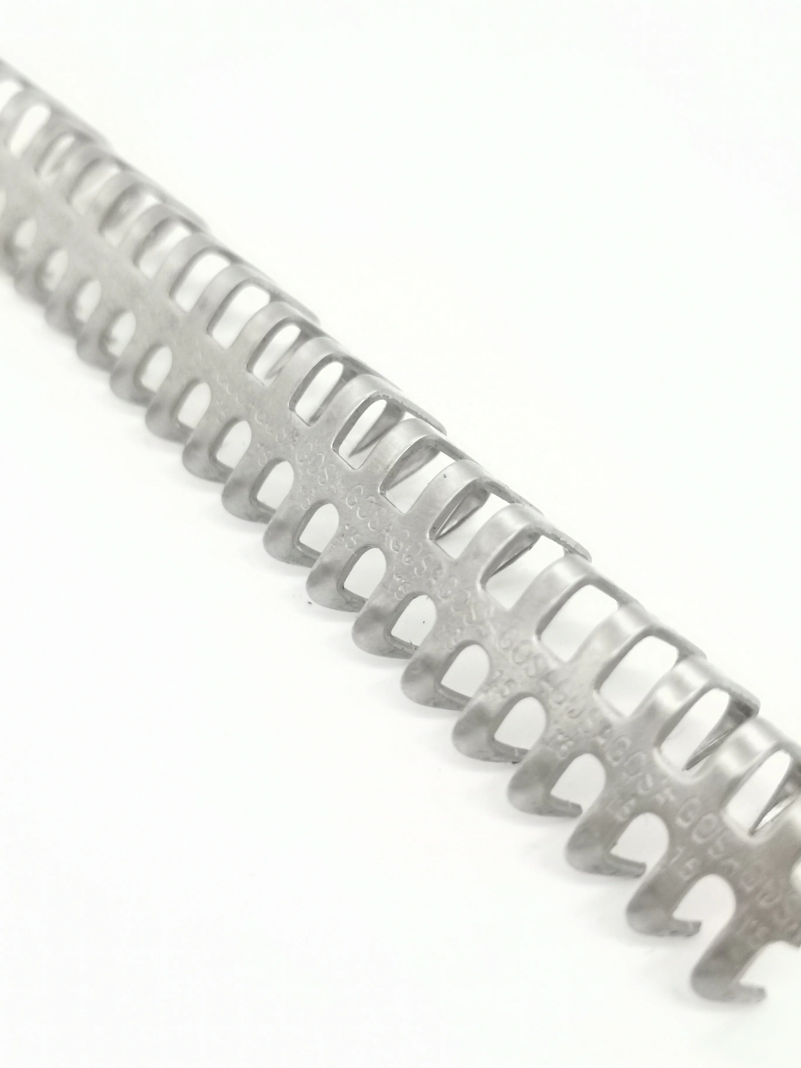 N0.55 Industrial Alligator Staple Fastening System Carbon Steel Conveyor Belt Lacing with Zinc Plated Rivets and Bolts