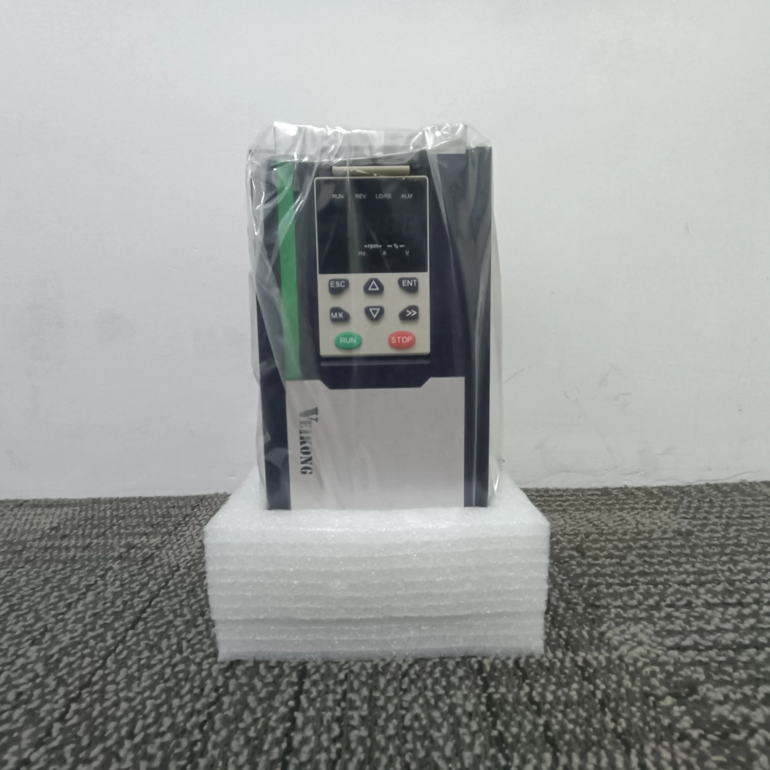 22Kw 380V Dc To Ac Hybrid solar pump inverter Without Battery for submersible and surface water pump