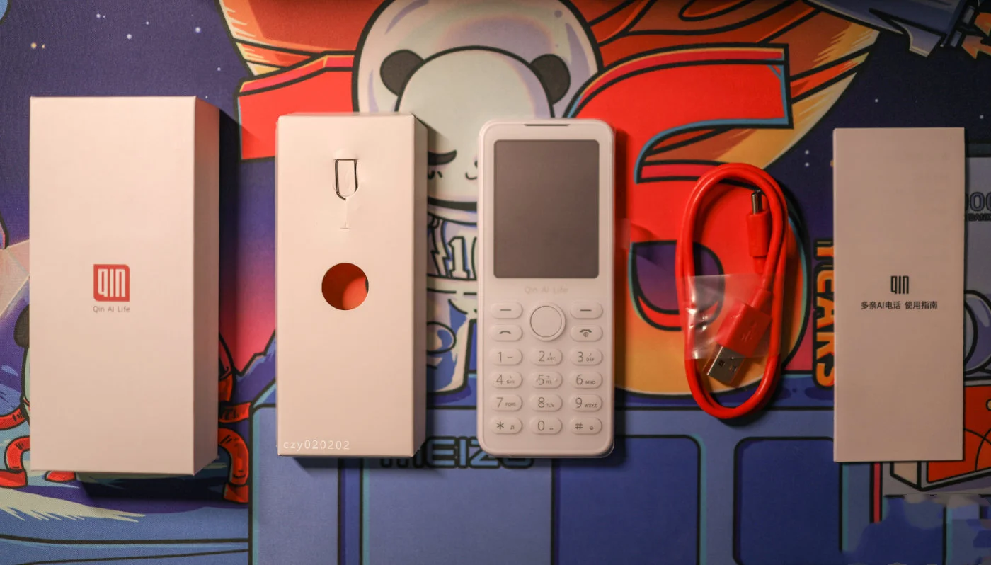 Wholesale 2021 New model normal dual sim card QinF21S 4G feature cell phone