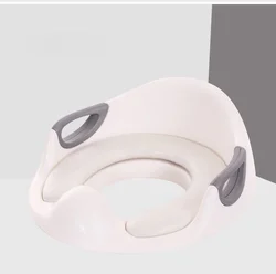 The colorful toilet seat your baby likes helps your baby get used to it