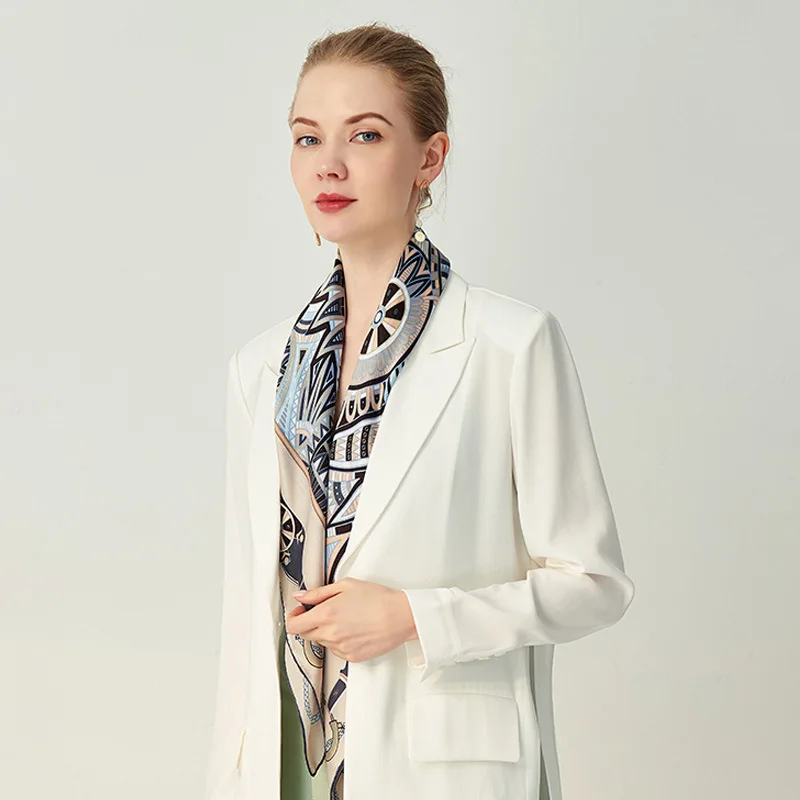 Шелковый атласный шарф с принтом на заказ от известных брендов