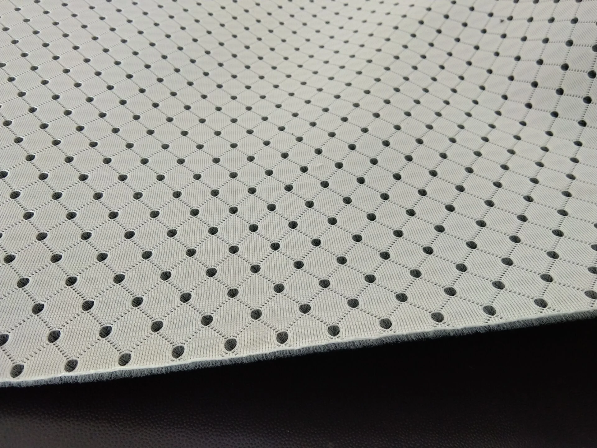 3mm thickness 100%polyester sandwich mesh fabric for bed cover