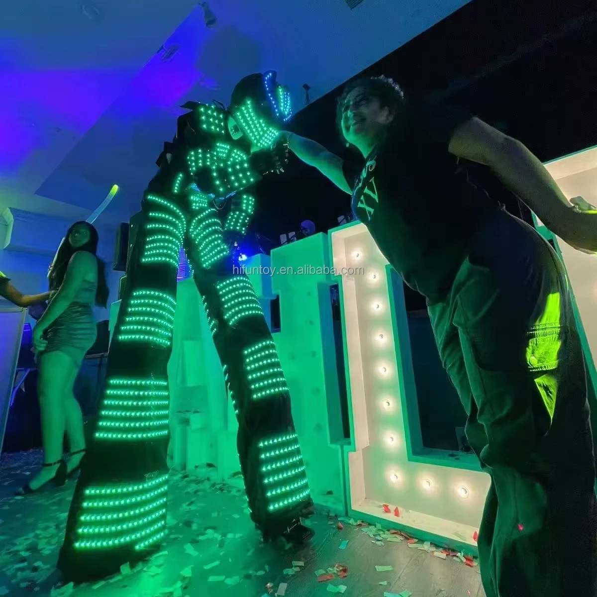 Funtoys MOQ 1 PCS Full Color Pixel LED Robot Costume Clothes Stilts Walker Costume LED Luminous Suit Costume Helmet