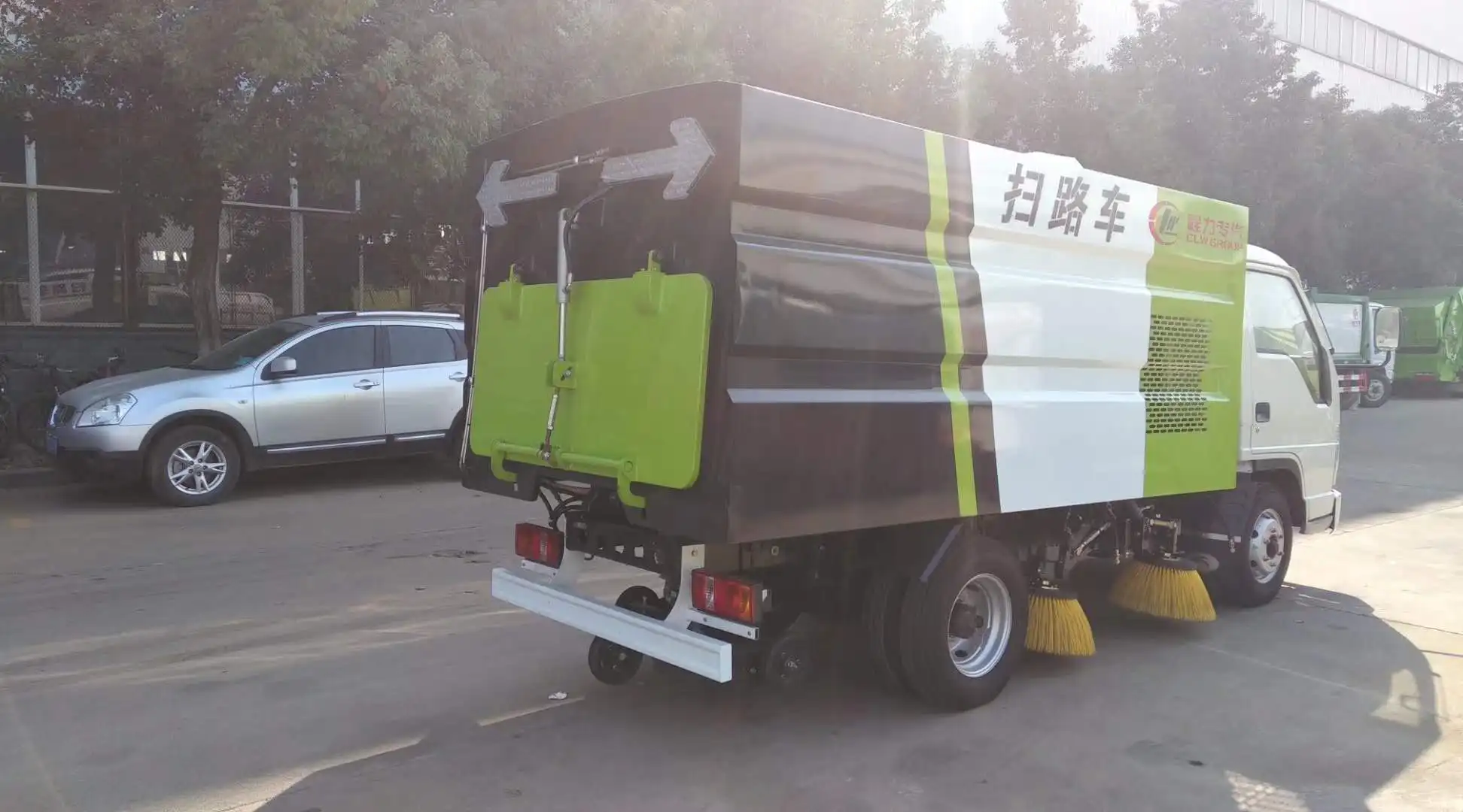 Price of foton 2.5cbm road sweeper truck