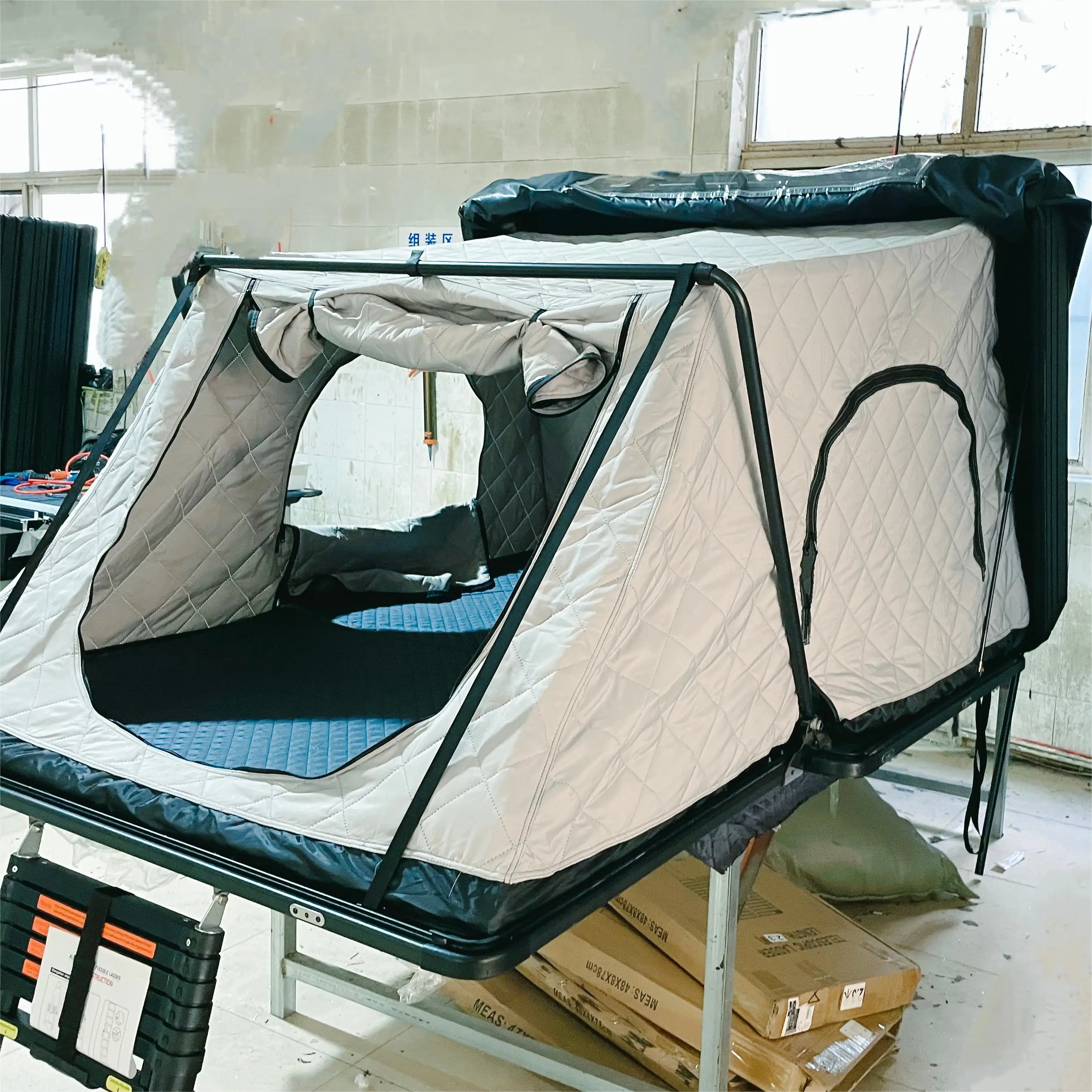 4 Person Aluminum Clamshell Hard Shell Roof Top Tent Car Hardshell Rooftop Tent RTT For 4x4 Offroad Camping