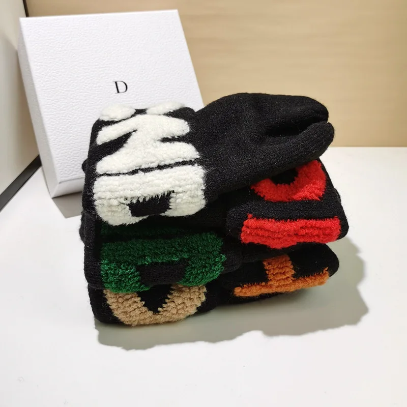 Hot Selling Custom Furry Letter Logo Autumn Winter hat  warm Thickening knitting caps Sports Plain Knit Beanie Hat