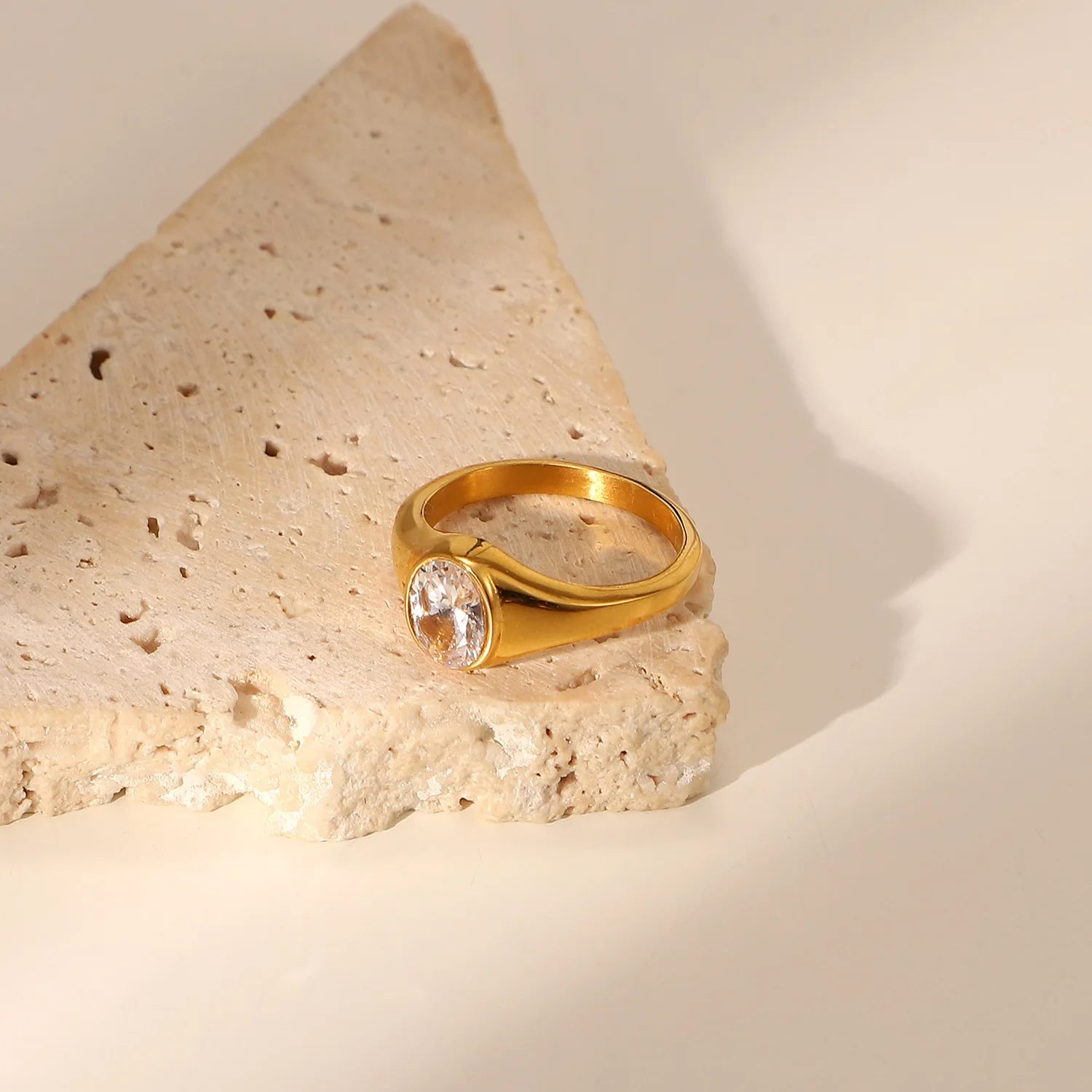 European and American 18K Gold Stainless Steel Inlaid Flower Emerald Zircon Opening Ring for Woman