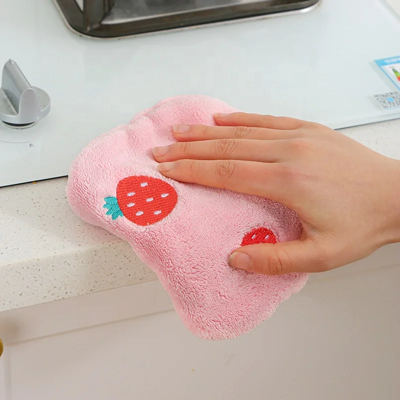 Strawberry rabbit shadow pendable coral velvet towel cartoon embroidery absorbent kitchen clean hand towel small