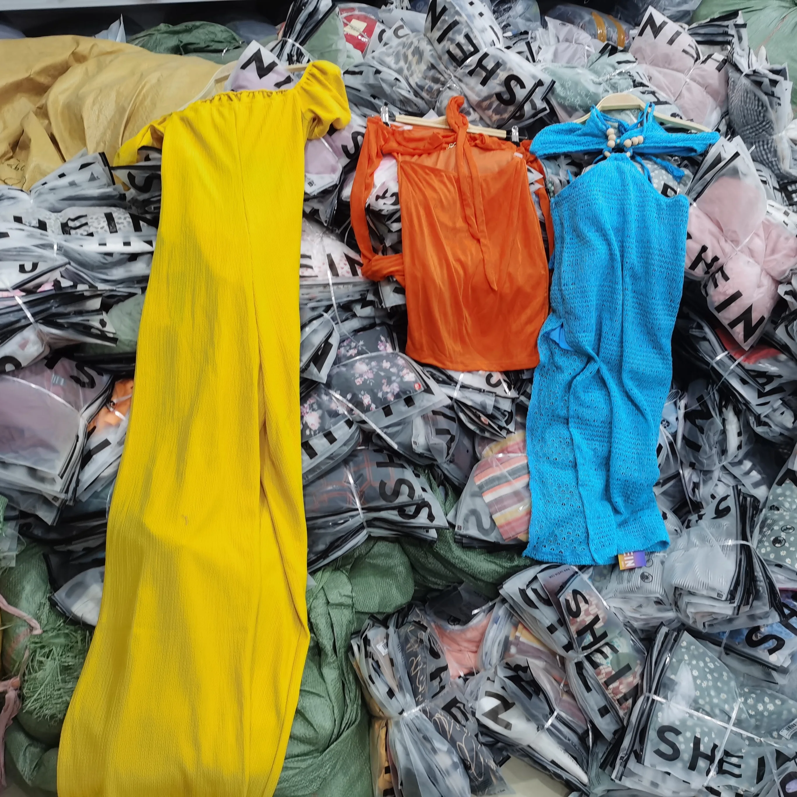 Низкая цена, женские тюки, платья, одежда оптом, в наличии, топы, одежда, запас одежды