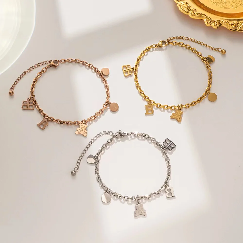 Stainless steel bracelet letter D diamond four-leaf clover heart bracelet fashion jewelry