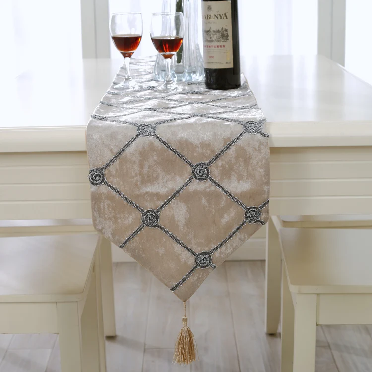 
High-grade luxury tape embroidered velvet fabrics Christmas decorative table runner for home hotel banquet 