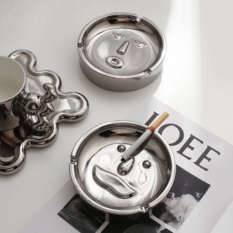 New High Quality Cute Face Expression Silver Plated Ashtray Ceramic Portable Ashtray High-End Home Office Accessories