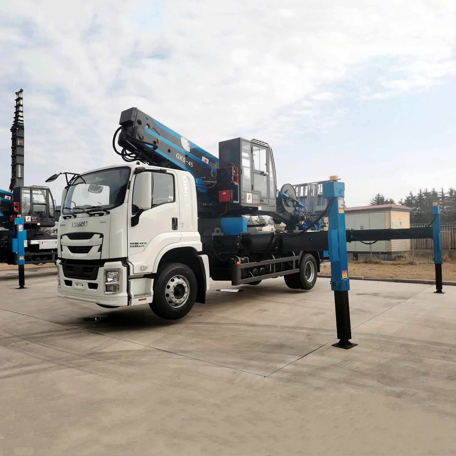 China aerial work platform truck factory JIUHE truck mounted aerial lift 21m 23m 25m 29m 38m 45m aerial work truck