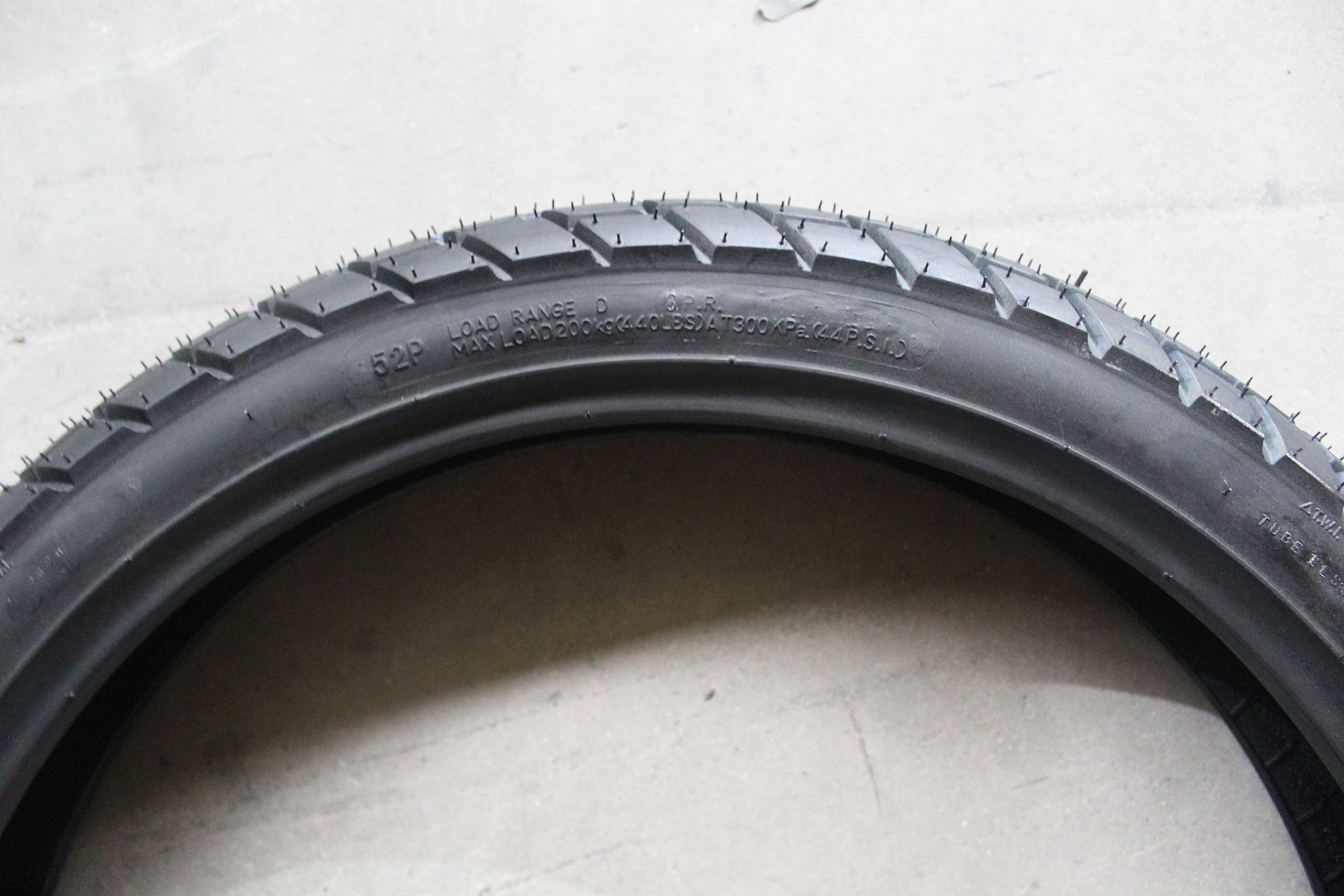 HLM Tubeless Motorcycle Tire 90/90-18 90/90/19 China Top Factory Japanese Technology