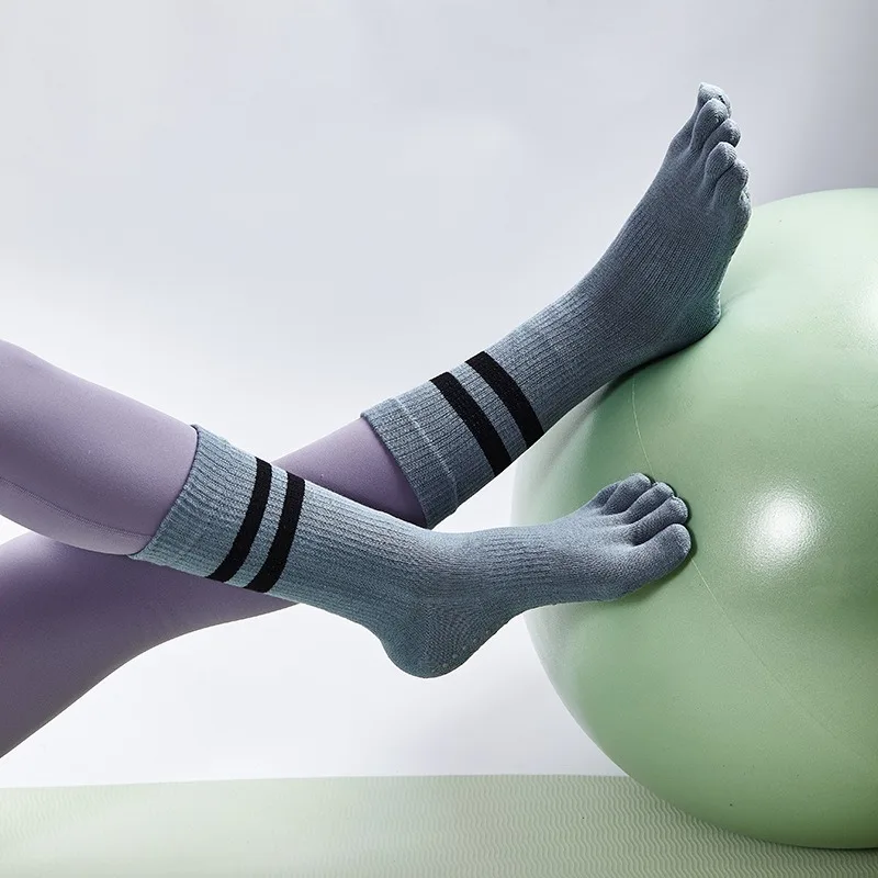 Custom Logo Non-Slip Yoga Socks Pilates Compression Cotton Tube Ankle Socks with Crew High for Spring Season Compression Socks