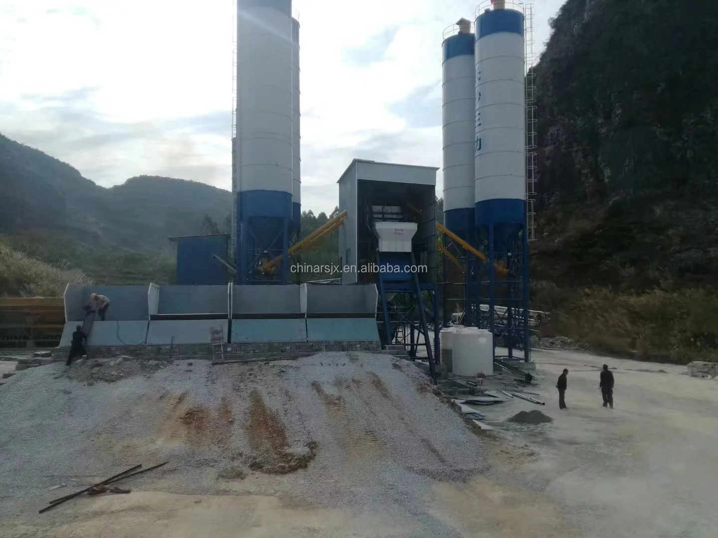 HZS35-75 concrete mixing plant with screw conveyor and cement silos Concrete Batching Plant lifting hopper