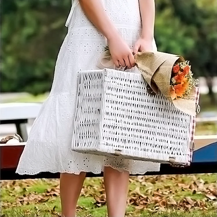 2022 Modern style Best sell Picknickmand Plastic With Lid Black Rattan Picnic Basket for storage