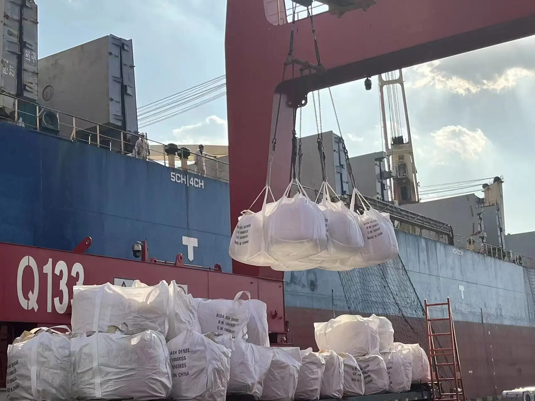 factory supply high quality soda ash dense and light 99.2% min sodium carbonate reactor chemical na2co3