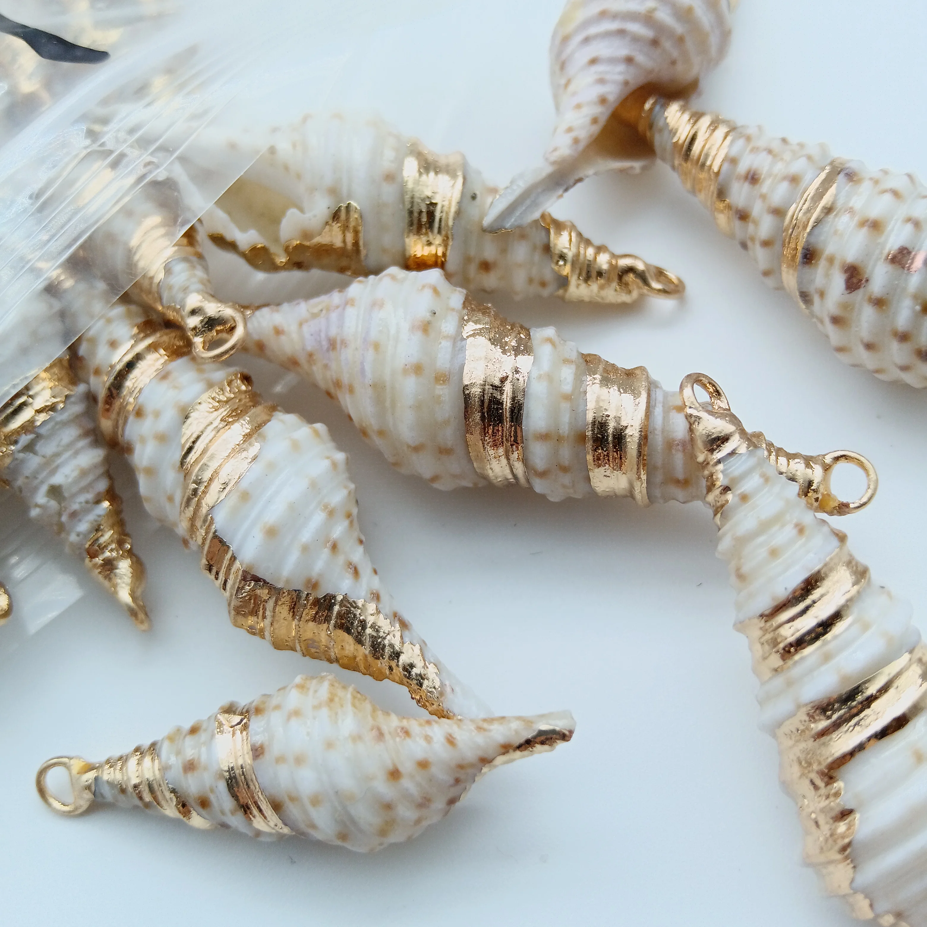 New Approach Fashionable Various Real Beach Conch Natural Gold Dipped Shell Necklace  Lovely Tiny Cowrie Shell Pendant Charms