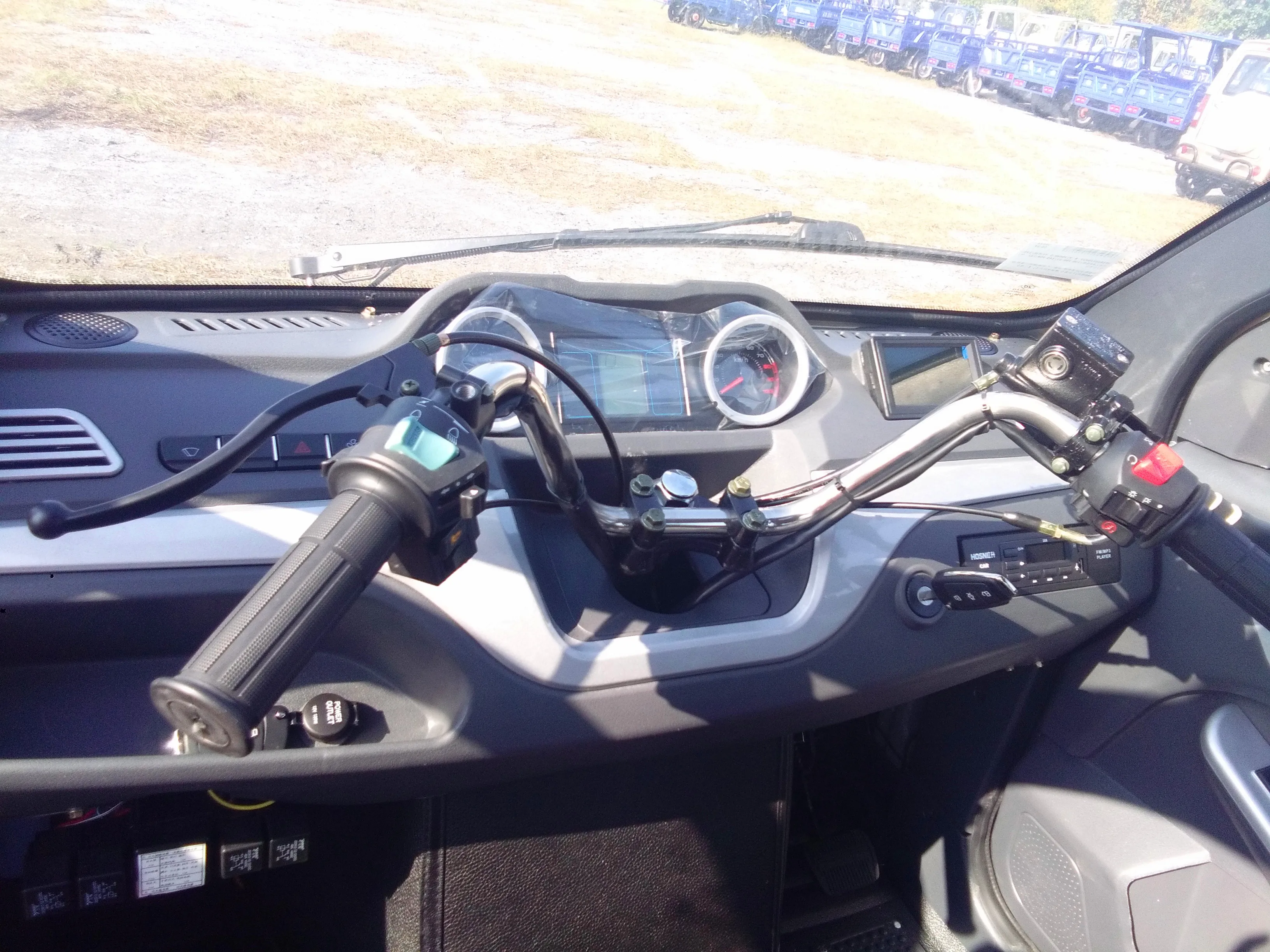 YAOLON China Made In tuk tuk tricycle motorcycle closed cabin passenger tricycle 3 wheel  Passenger Tricycle Petrol Type