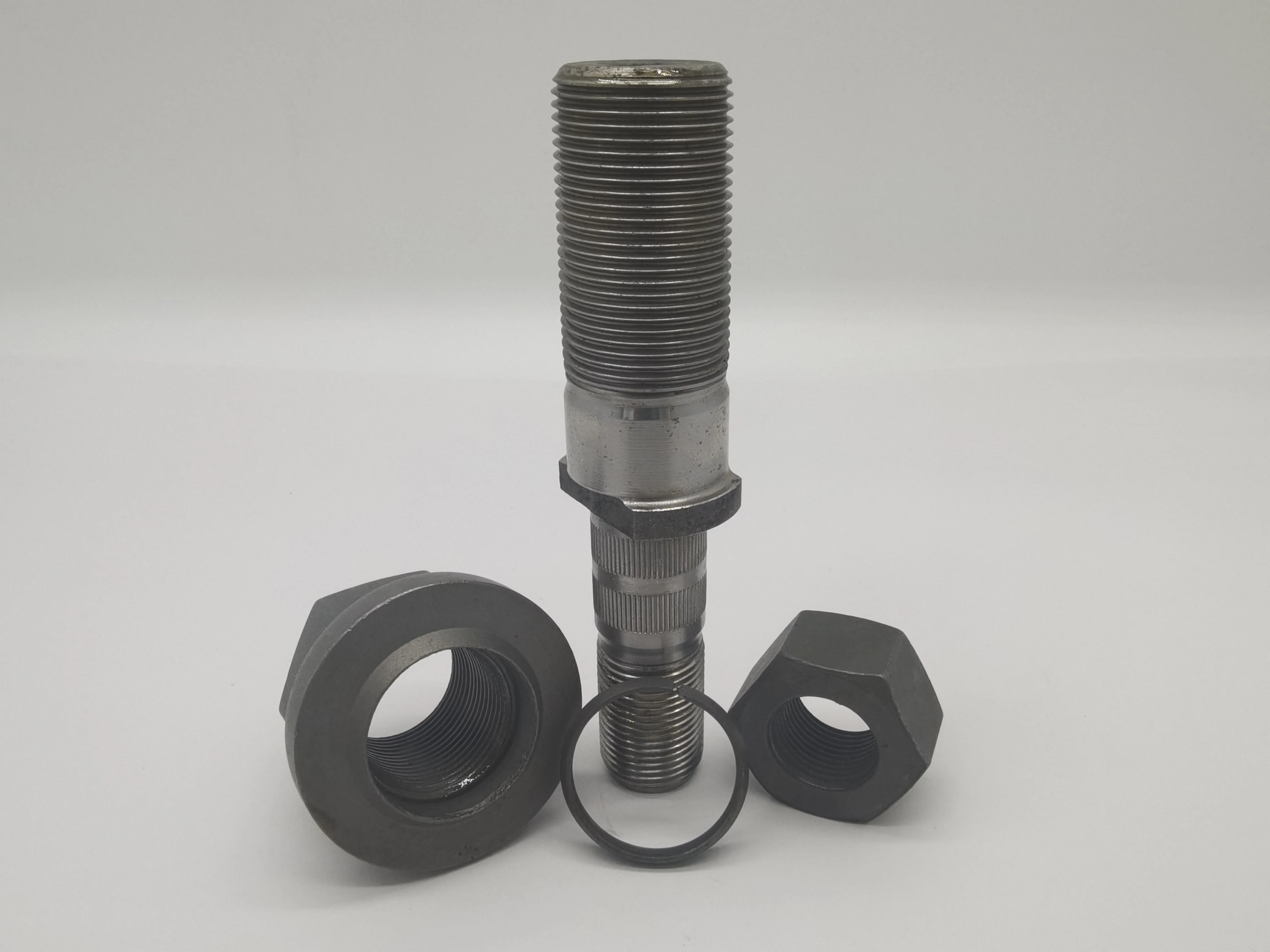 M30 * 2/M22*1 5 140L 153 болт и гайка заднего