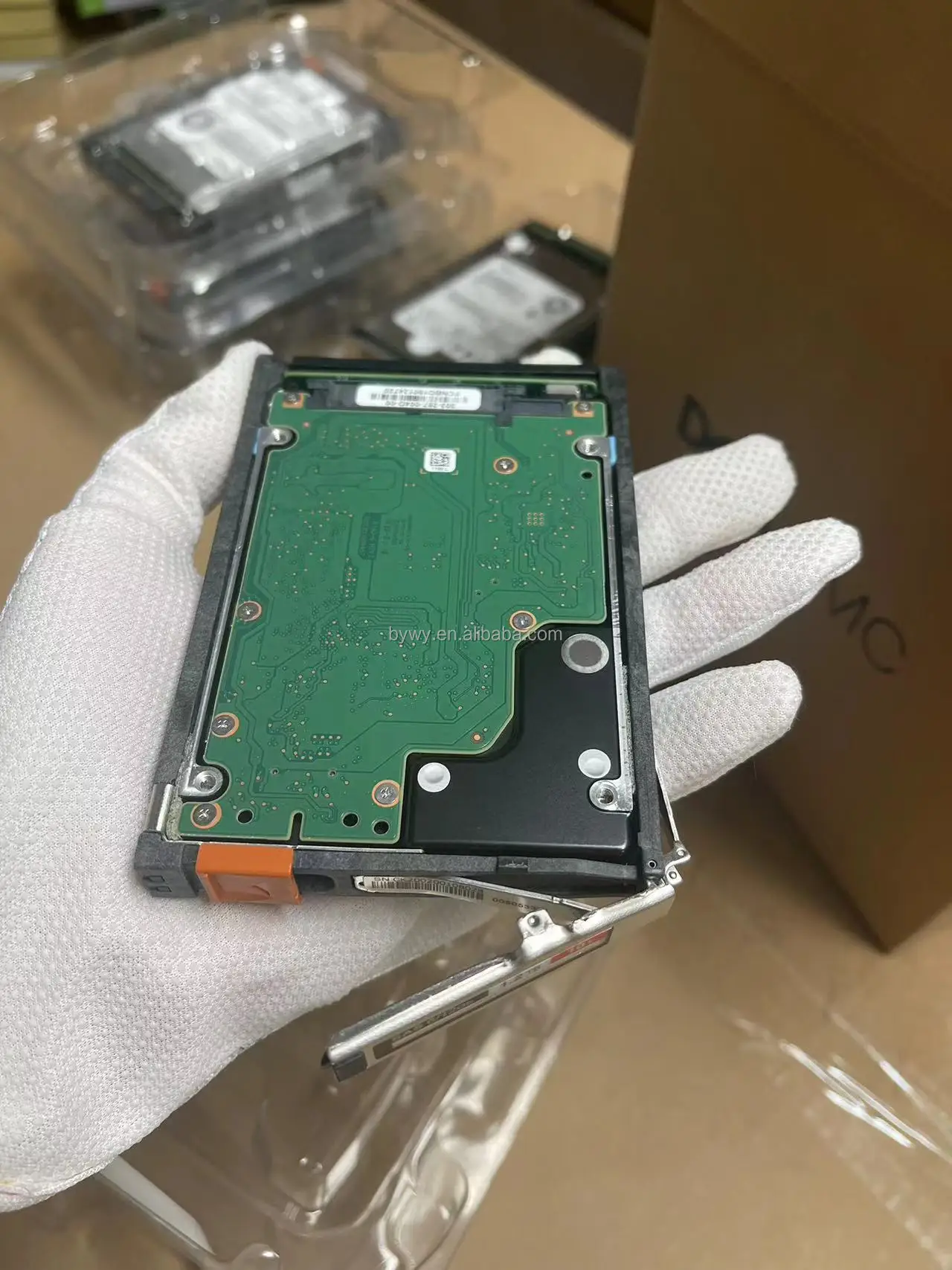 Original 1.2TB 10K D4-2S10-1200 12GB SAS HDD Hard Disk 005053152 005053153 Solid State Disk Ssd For EMC Unity 380 480 680 880