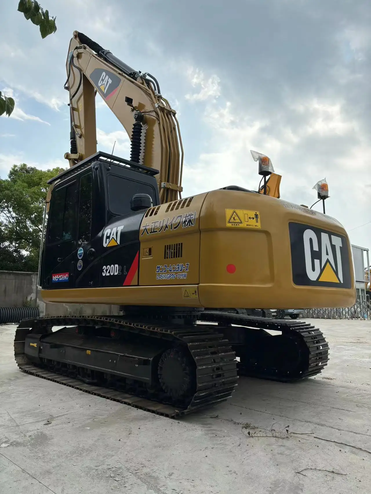 Good Quality Used Excavator Cat 320D 320DL 320C 320CL/Used Hydraulic Excavator 320D2/ Used Excavator CAT 320D2 Made in Japan