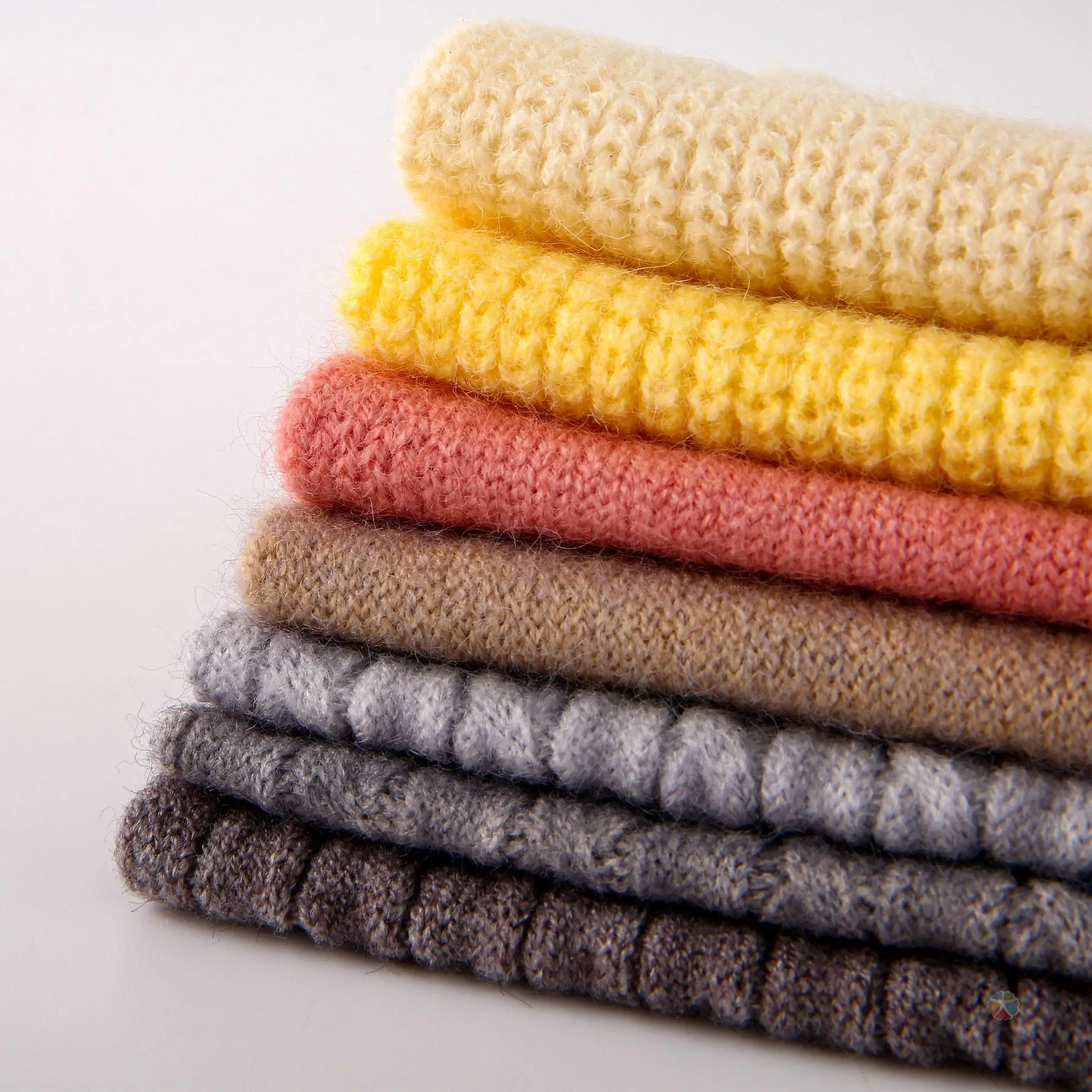 Xinglin Factory APN best selling 18S/2 Arctic velvet 43%ACRYLIC  30%PBT 27%NYLON Yarn for Fashion knitting machine
