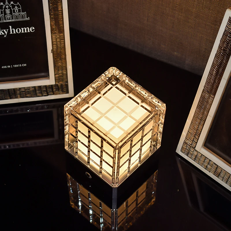 New Product High Quality Cordless Rechargeable Dimmable Cube Touch Restaurant Creativity Simple Table Lamp