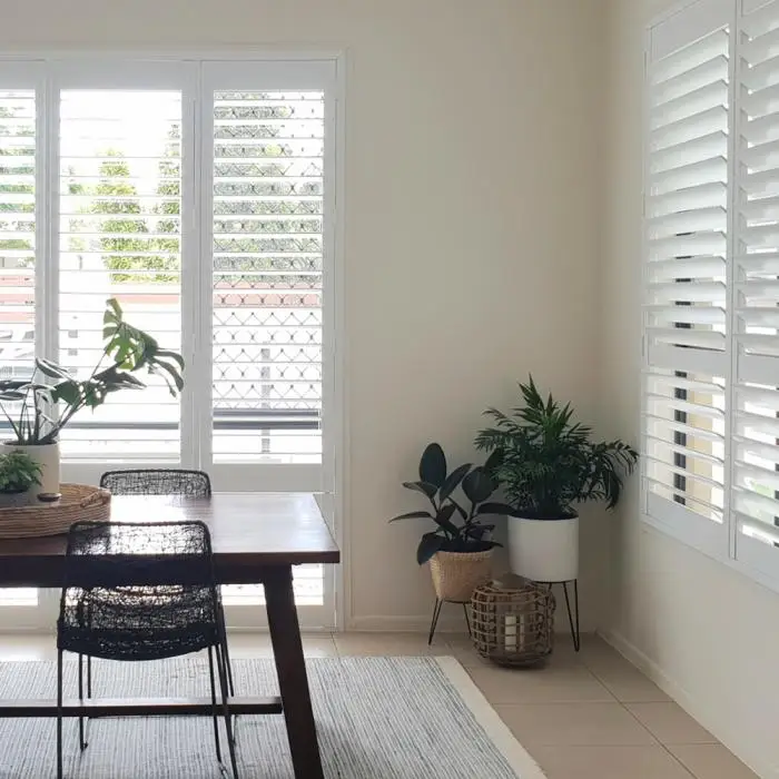 
Custom Family Room Basswood 64mm Louver Wooden Plantation Shutters 