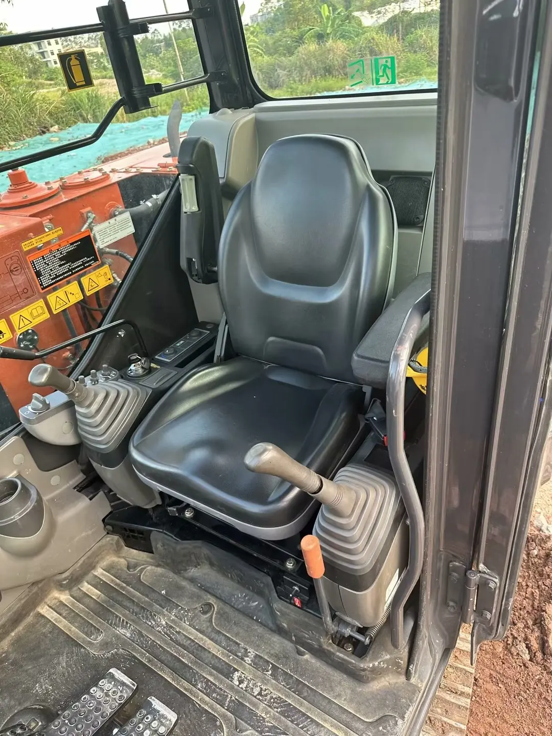 Sales Japan Excavators 5 tons 6 tons Small Excavators Mini Used Excavators