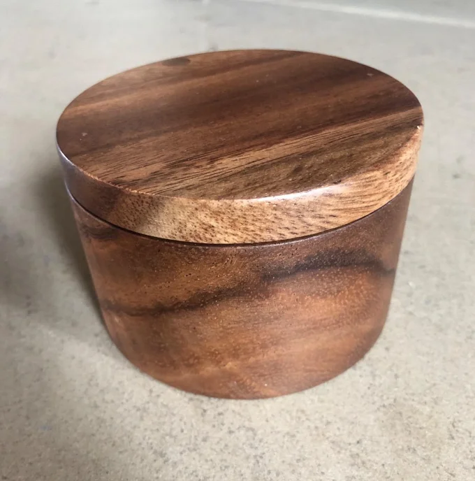 2023 Hot Sale With Swivel Cover Acacia Solid Wood Round Wooden Boxes Rustic Wooden Spices Box