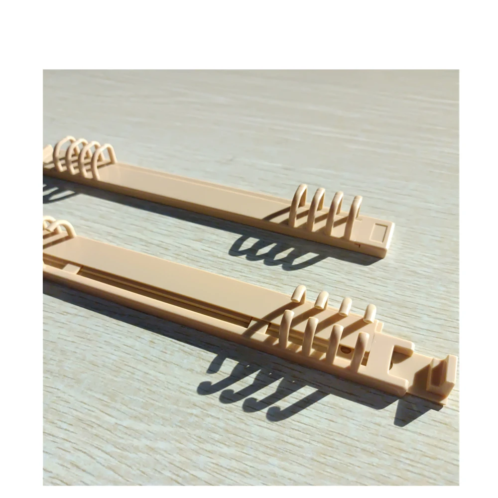 Hot Sale Wholesale 8-hole Colorful Plastic Loose-leaf Binding Clip Pull-out A5 B5 Removable Binding Strip