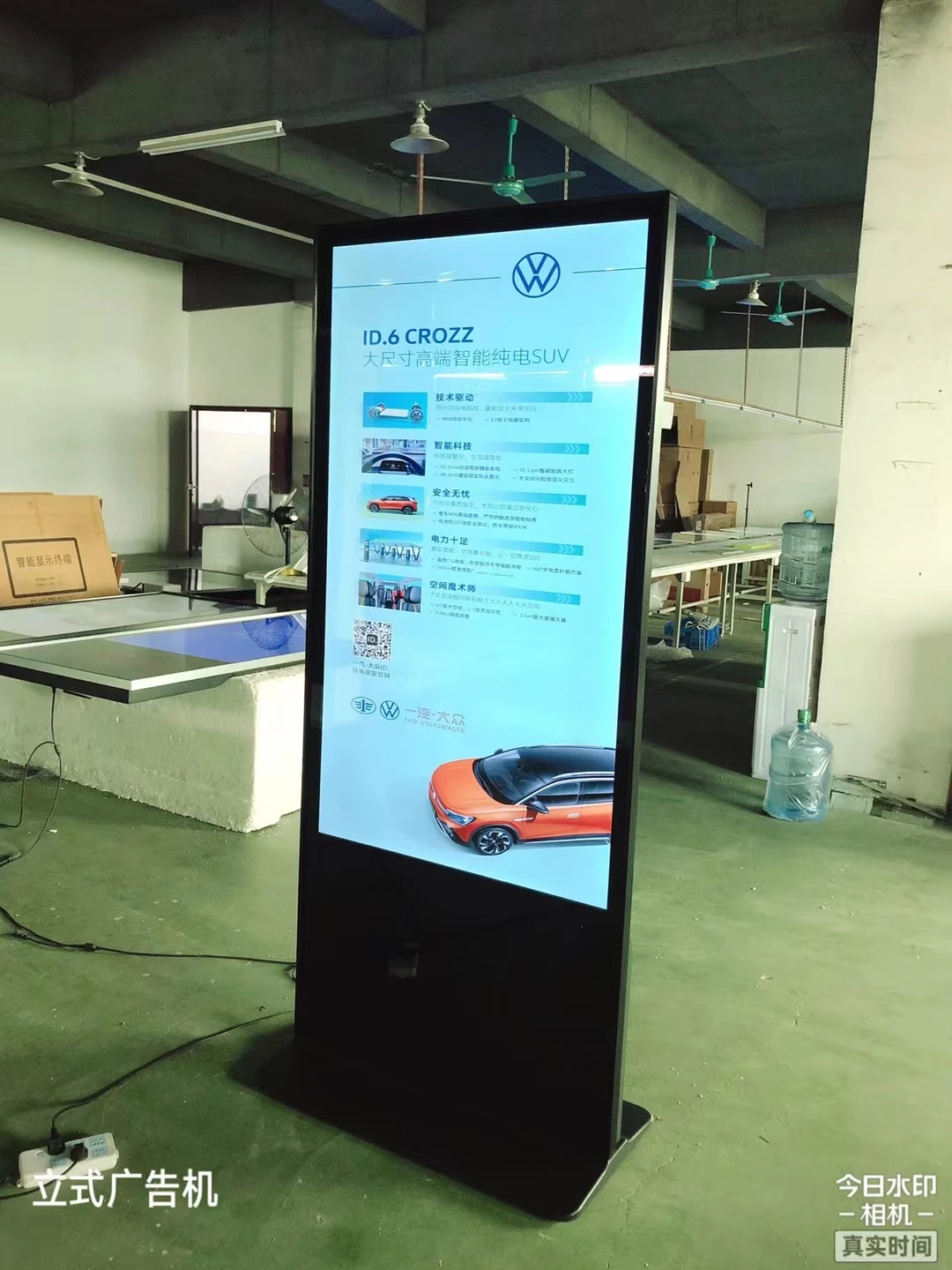 Digital signage manufacturer strong quality 32 43 50 55 inch LCD advertising display free standing indoor digital totem kiosk