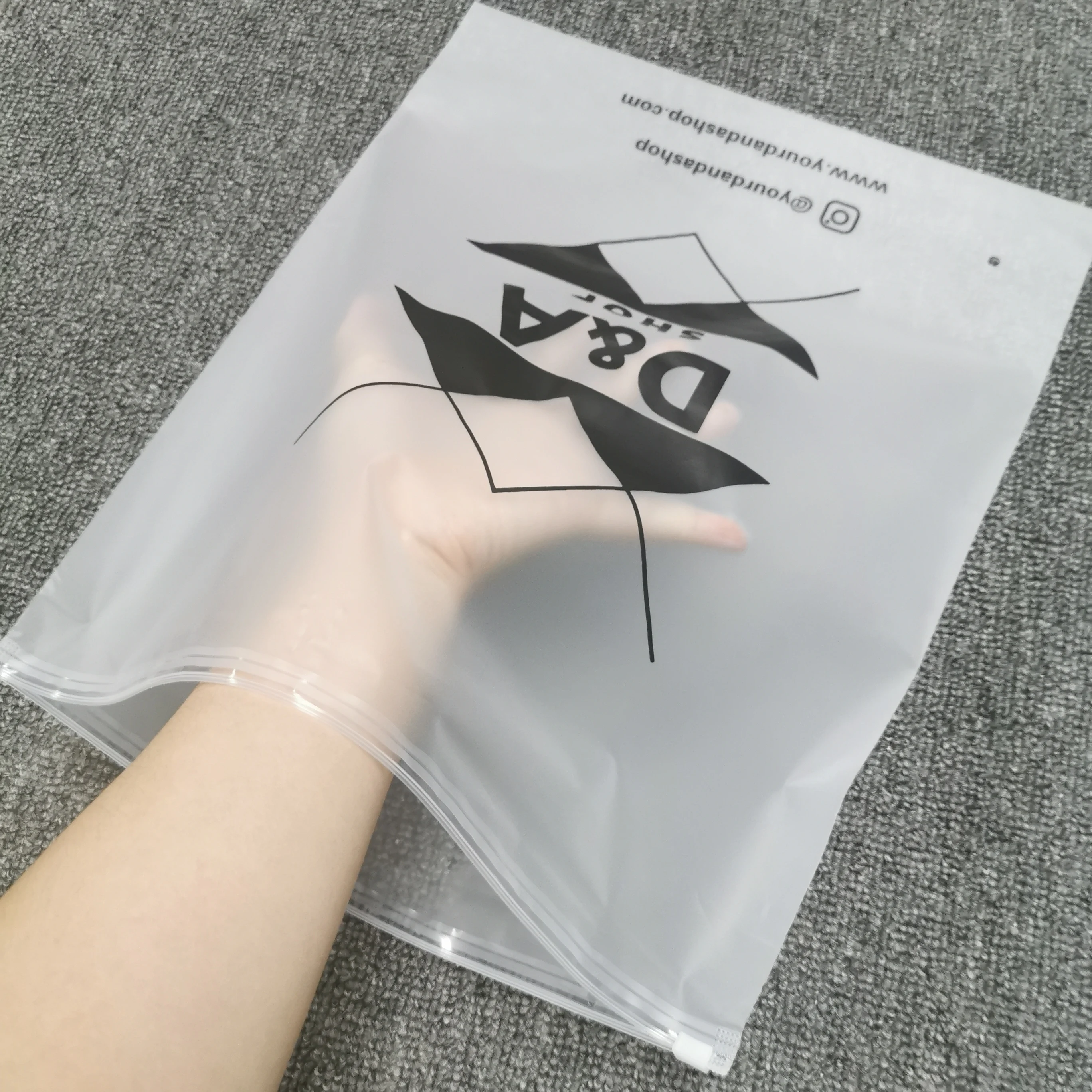 Custom Cornstarch Frosted Zipper Sealing Bag Biodegradable Packaging Bags Swimwear Clothes Bag Packing PE Screen Printing Accept