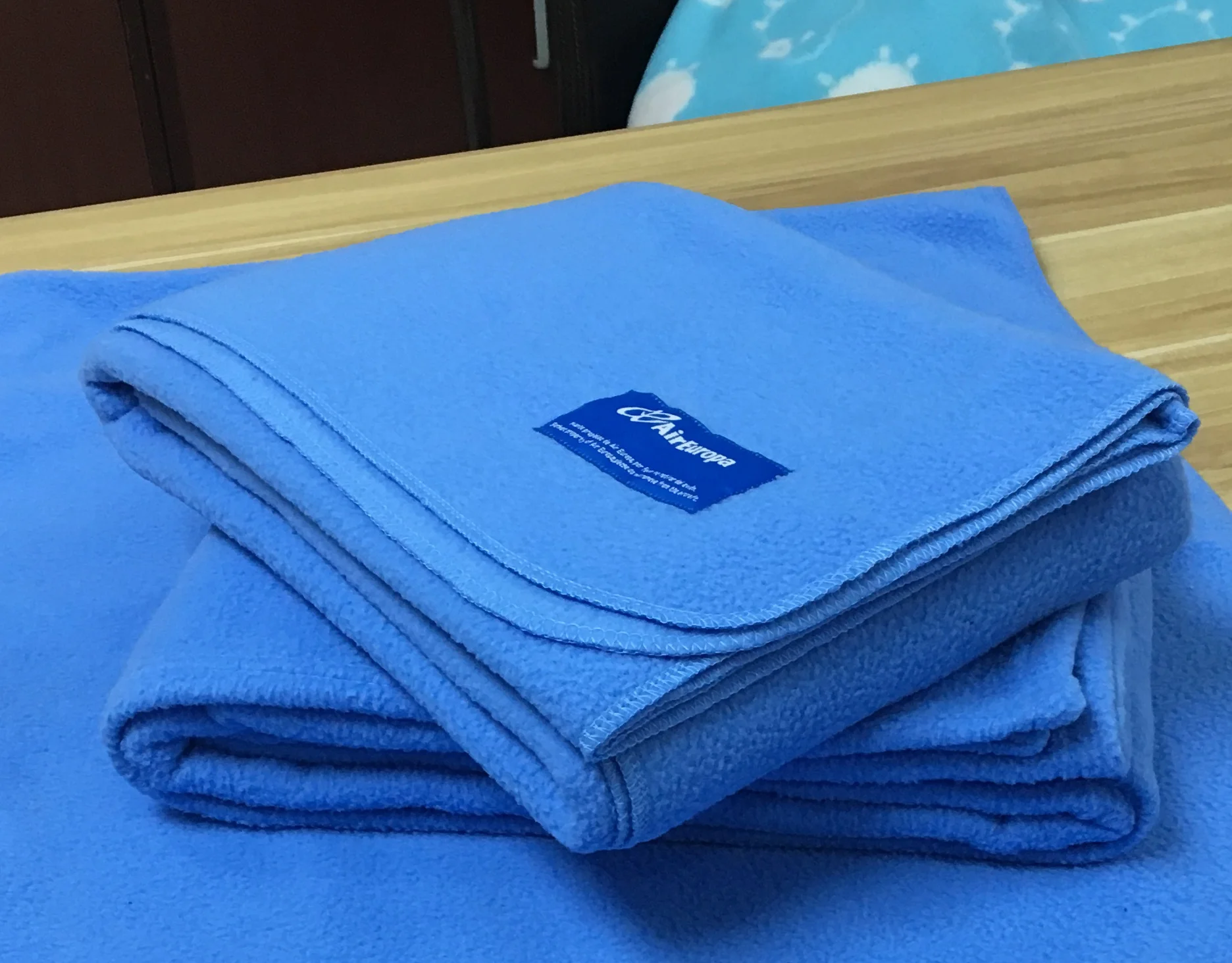 Wholesale Disposable Cheap Polar Fleece Blanket Anti-pilling Airline Blanket for economic class