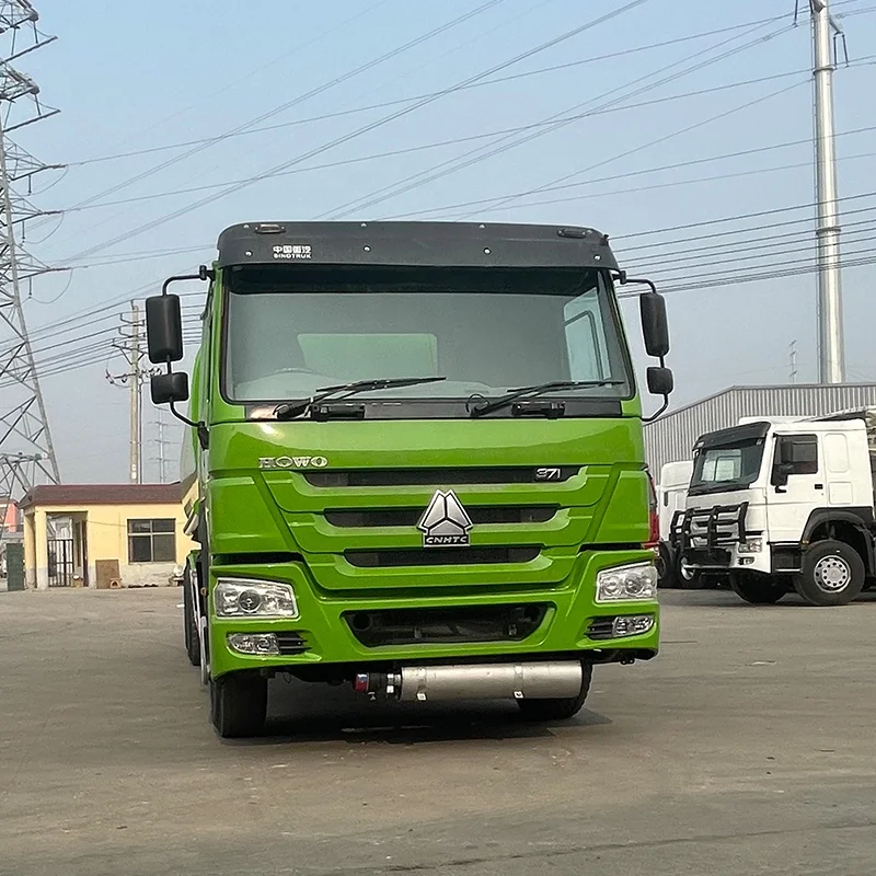 25000 L tanker fuel truck second hand 6x4 10 wheel heavy howo fuel oil tanker truck