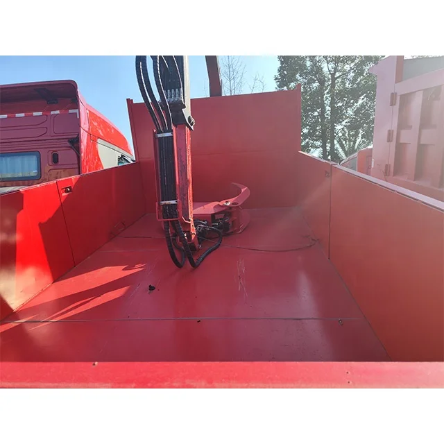 CNJ New Diesel Off-Road Garbage Truck with Euro 5 Emission Thick and Durable Body Wood Grabbing Machine