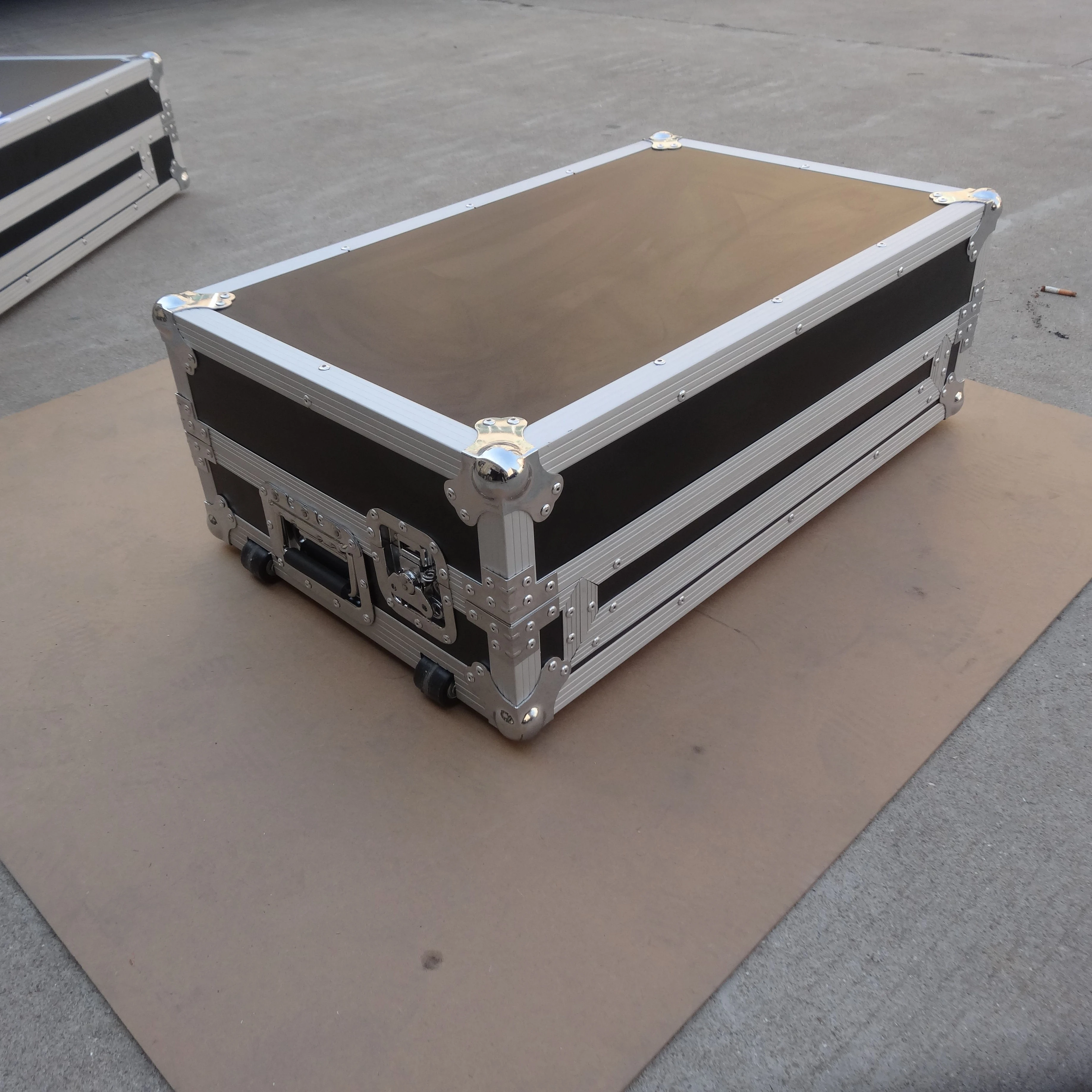 Dj Flight case and Table/flight case for korg Keyboard/dj Equipment case