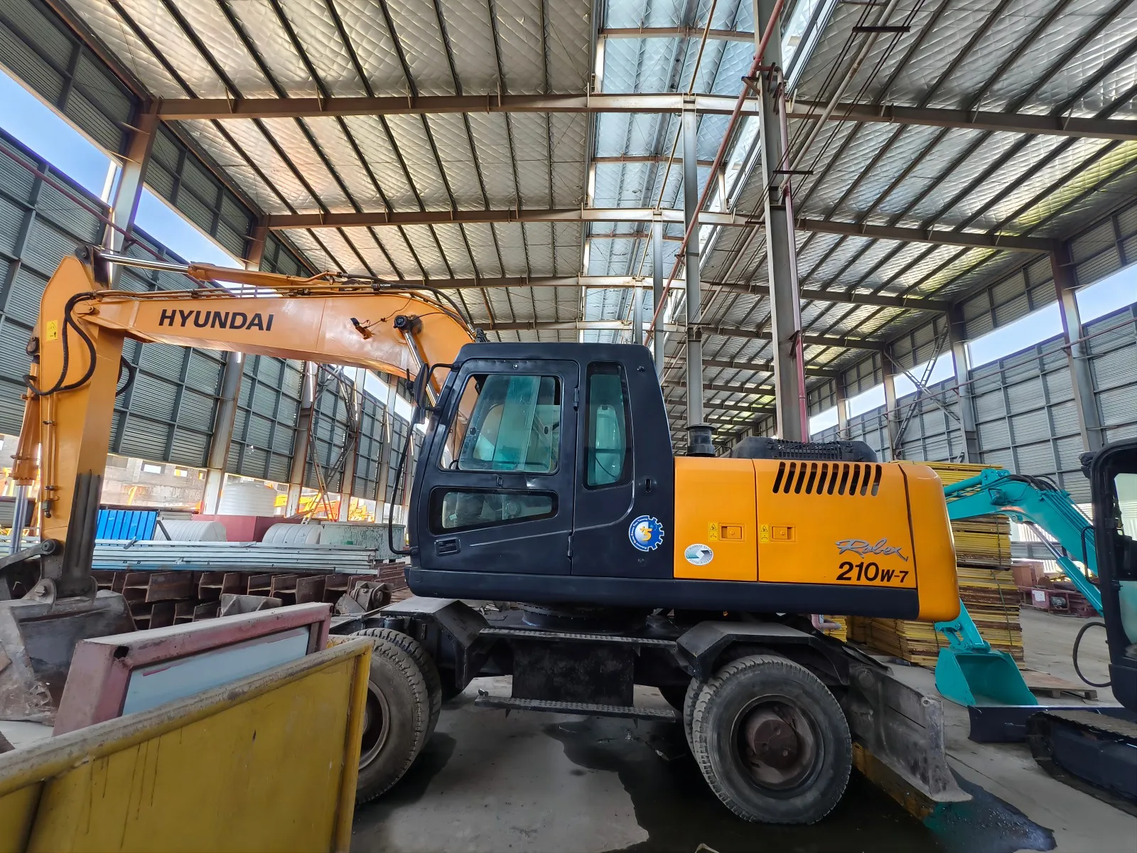 Free Parts Wheel Excavator Machinery Used Price Large Tractor Hyundai 210 210-7 210-9 Excavator