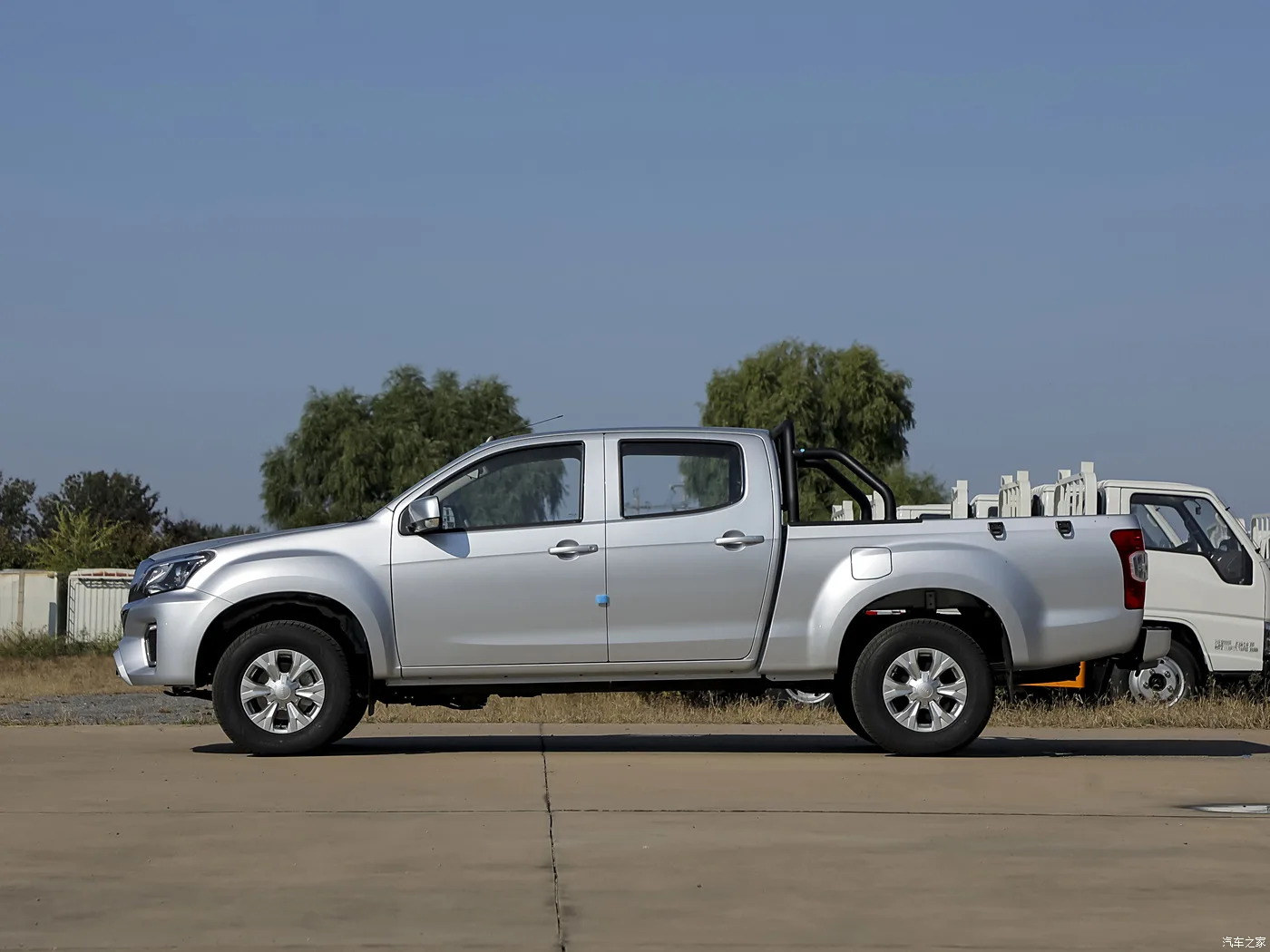 JIANGXI ISUZU RUIMAI EURO 6 PIKCUP TRUCK 2.8T 120 HP L4 front-rear-drive diesel Mini Trucks made in china