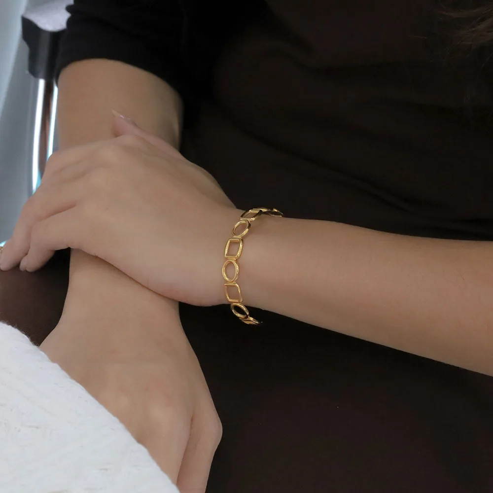 Custom Wholesale New Design 18K Gold Plated Stainless Steel Woman Brand Jewelry Popular Link Charm Designer Bangle