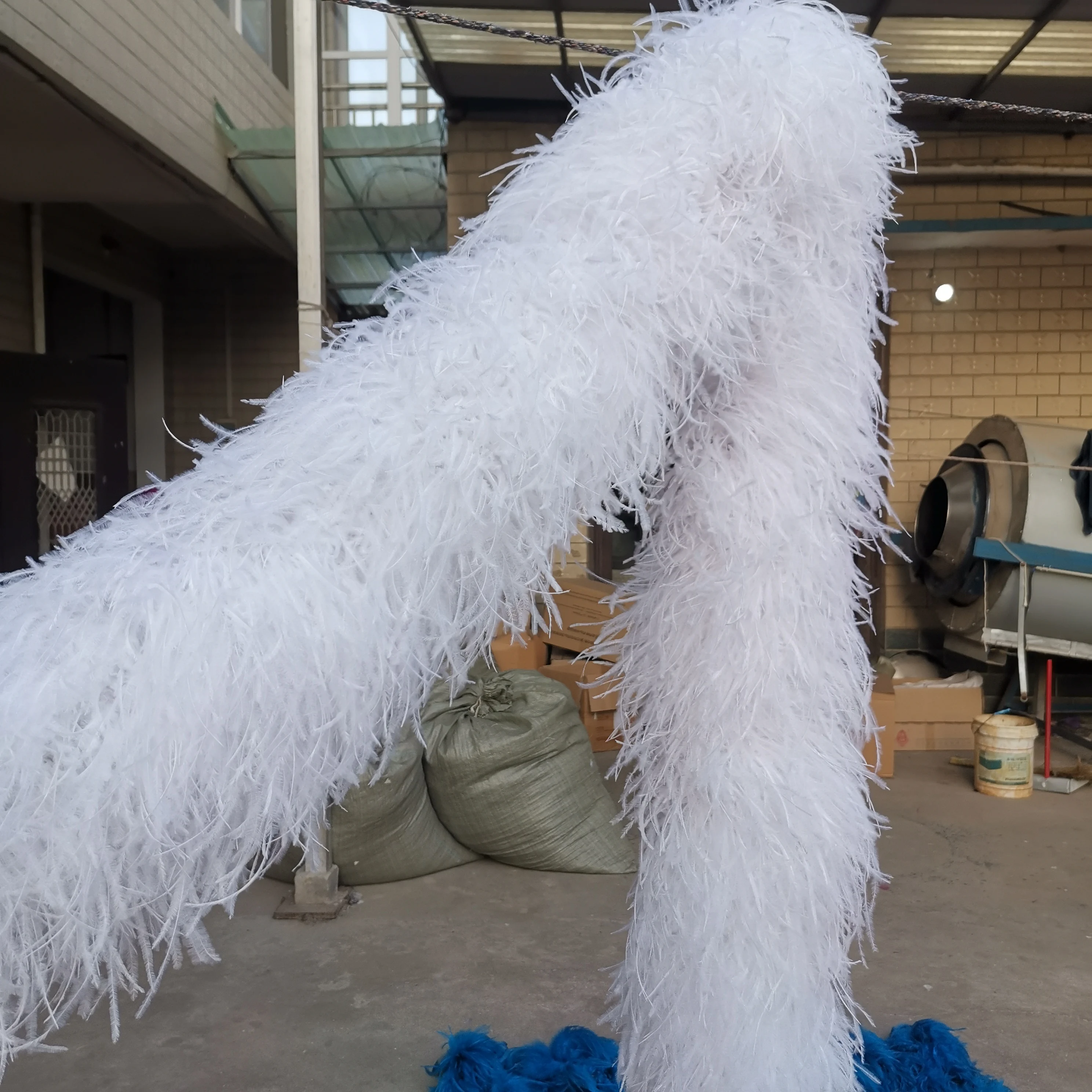 Cheap sale high quality natural 20 ply Fluffy Dyed Colorful curly Ostrich Feather Boas for carnival show decoration