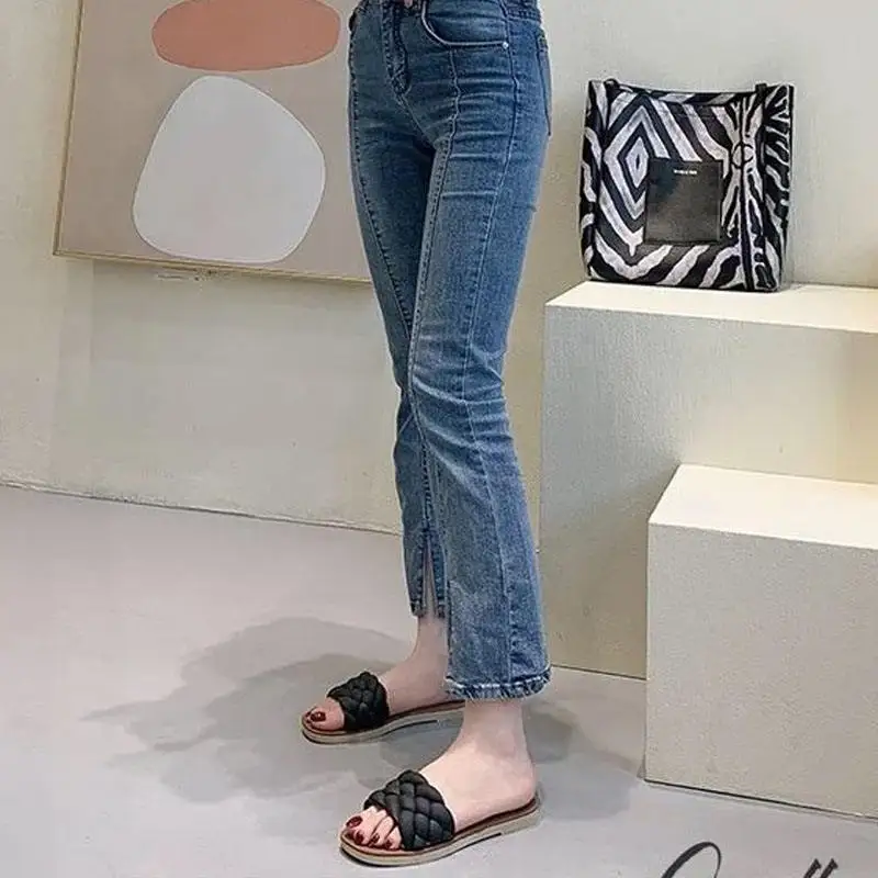 Women New Styles Summer Fashion Leather Flat Slippers Women Sandals Non-Slip Soft Bottom Comfortable Slippers For Women
