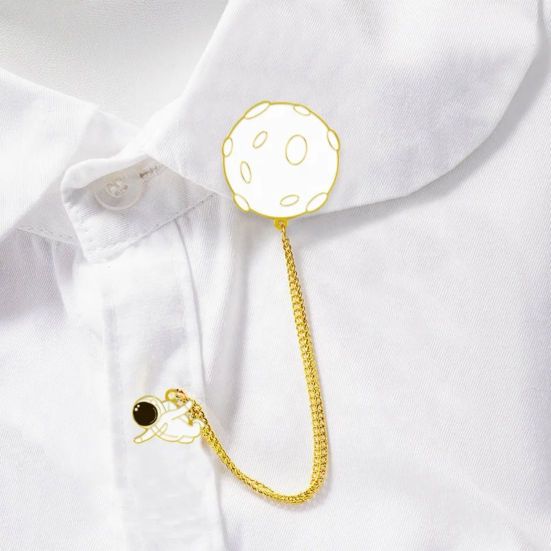 Personalized Fashion Flying Spaceman with Moon Balloon Badge Pins Soft Enamel Metal Brooch