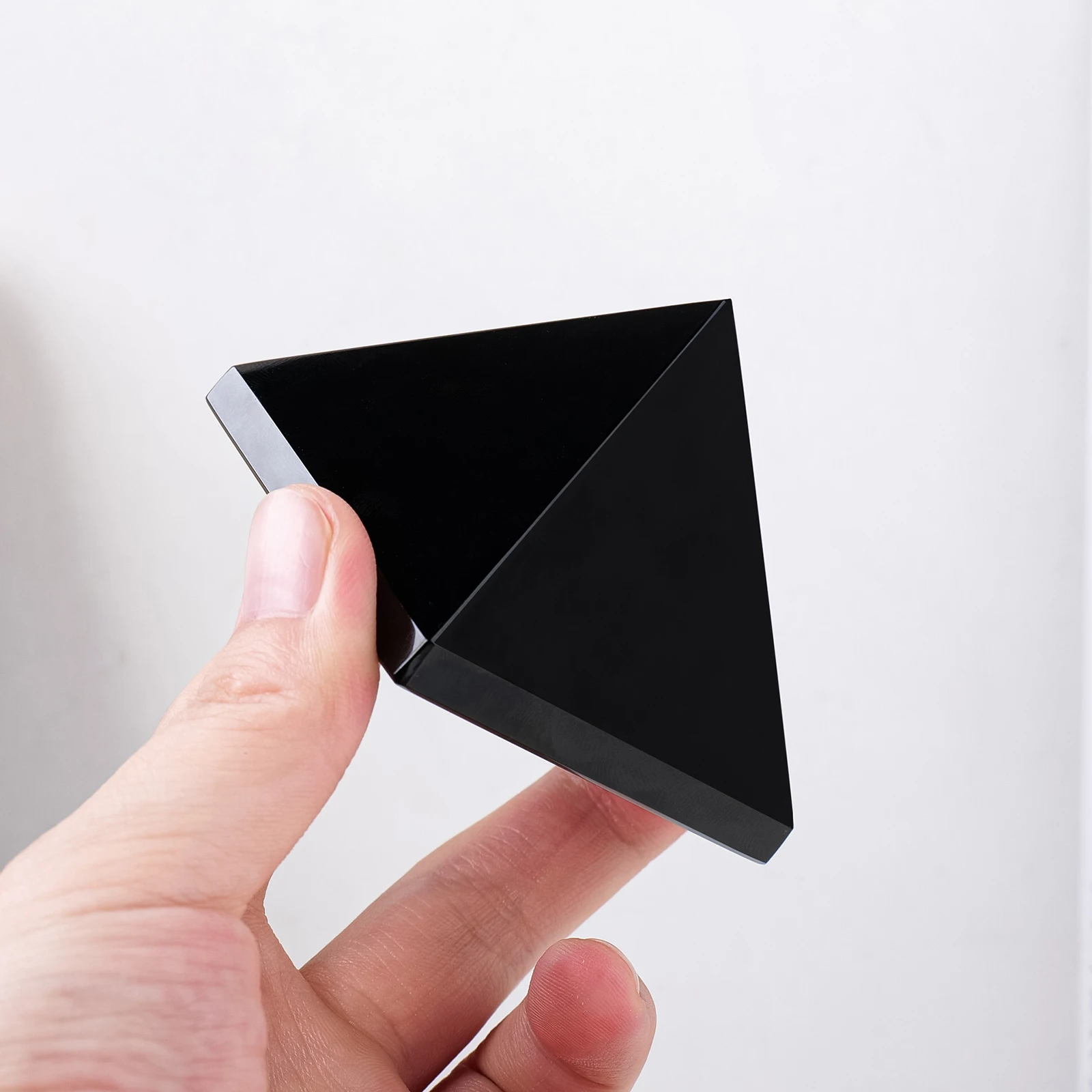 Wholesale Natural spiritual Healing Crystal Pyramid Home decoration obsidian Pyramid Feng Shui crafts